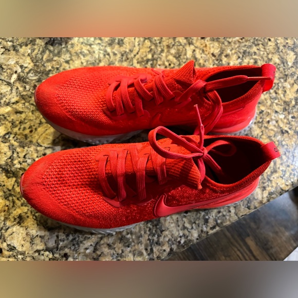 Nike - Picture 3 of 3